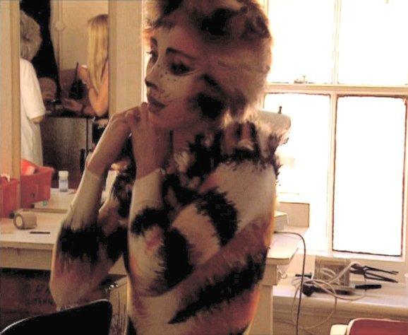 Jo putting on her costume during the Making of the CATS video